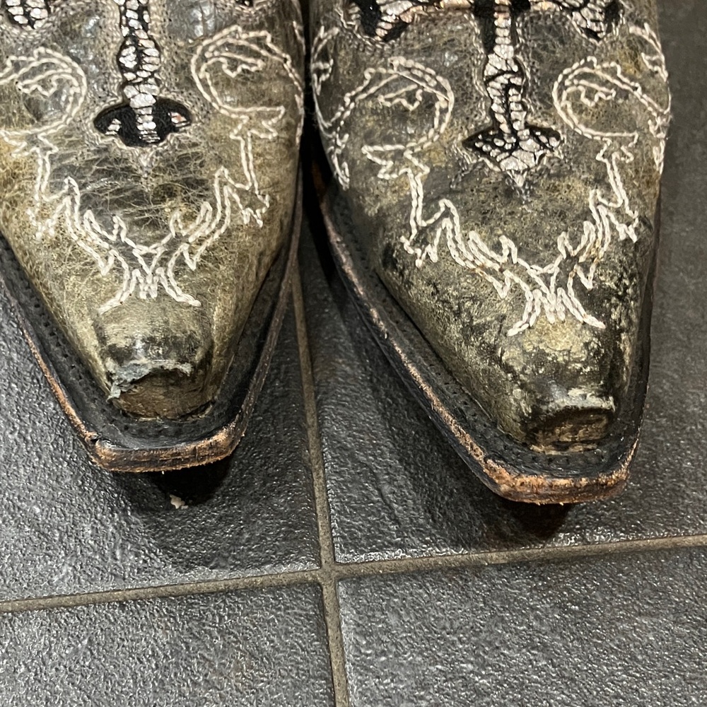 Vintage Very Volatile Leather Embroidered Cowboy Boots - Black and Gray - Picture 2 of 15